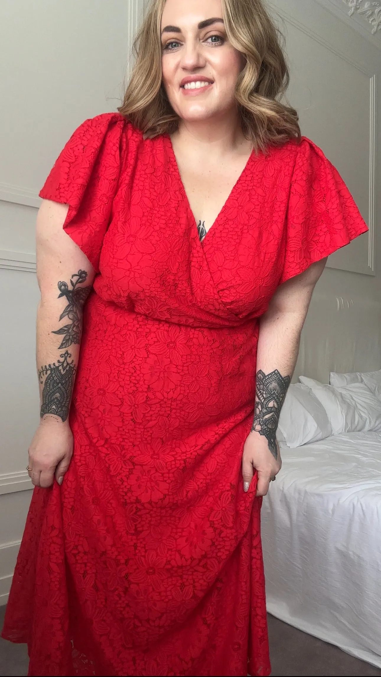 Bella dress - Red Lace